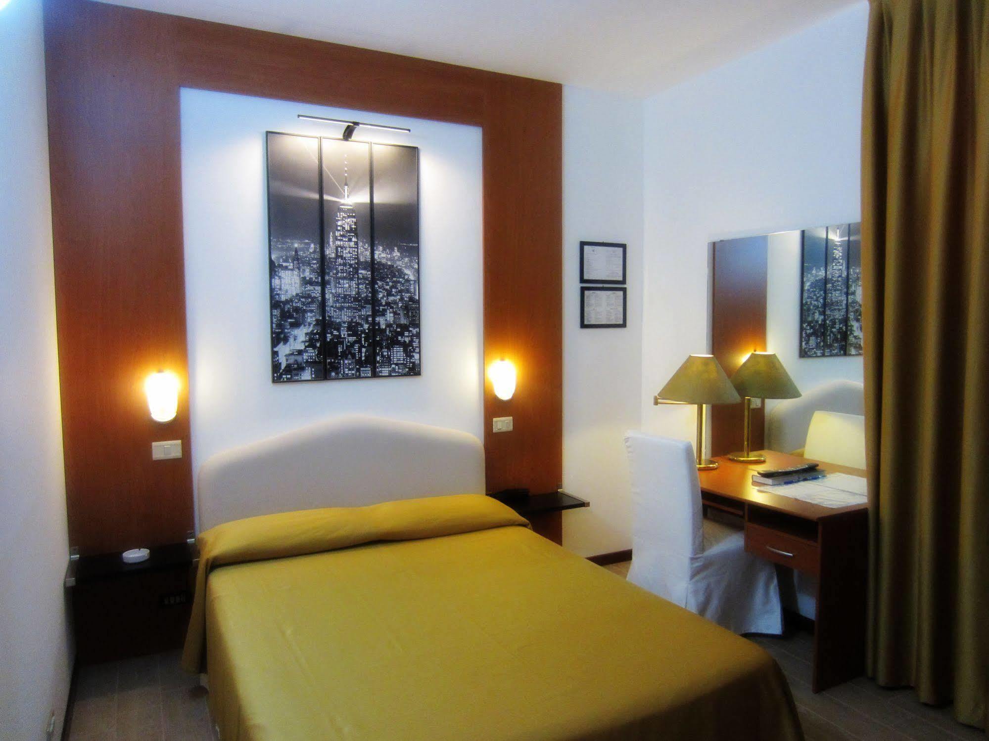 Hotel Perugino Milan Exterior photo